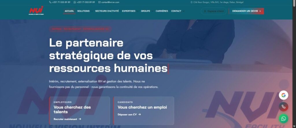 La double porte de l'accueil : employeurs d'un côté, candidats de l'autre — les deux parcours ne se croisent plus ensuite.