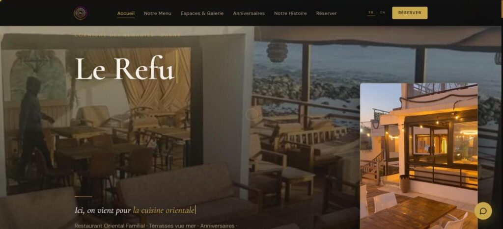 L'accueil construit autour de la photographie : on voit la terrasse et la vue mer avant de lire quoi que ce soit.